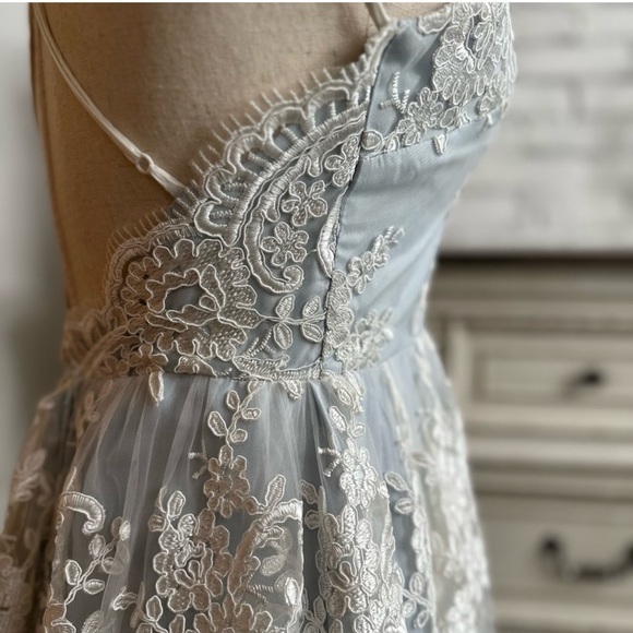 TLC Say Yes to the Prom! Lace Overlay Dress floral Satin blue Size S Pre-loved - Picture 8 of 16